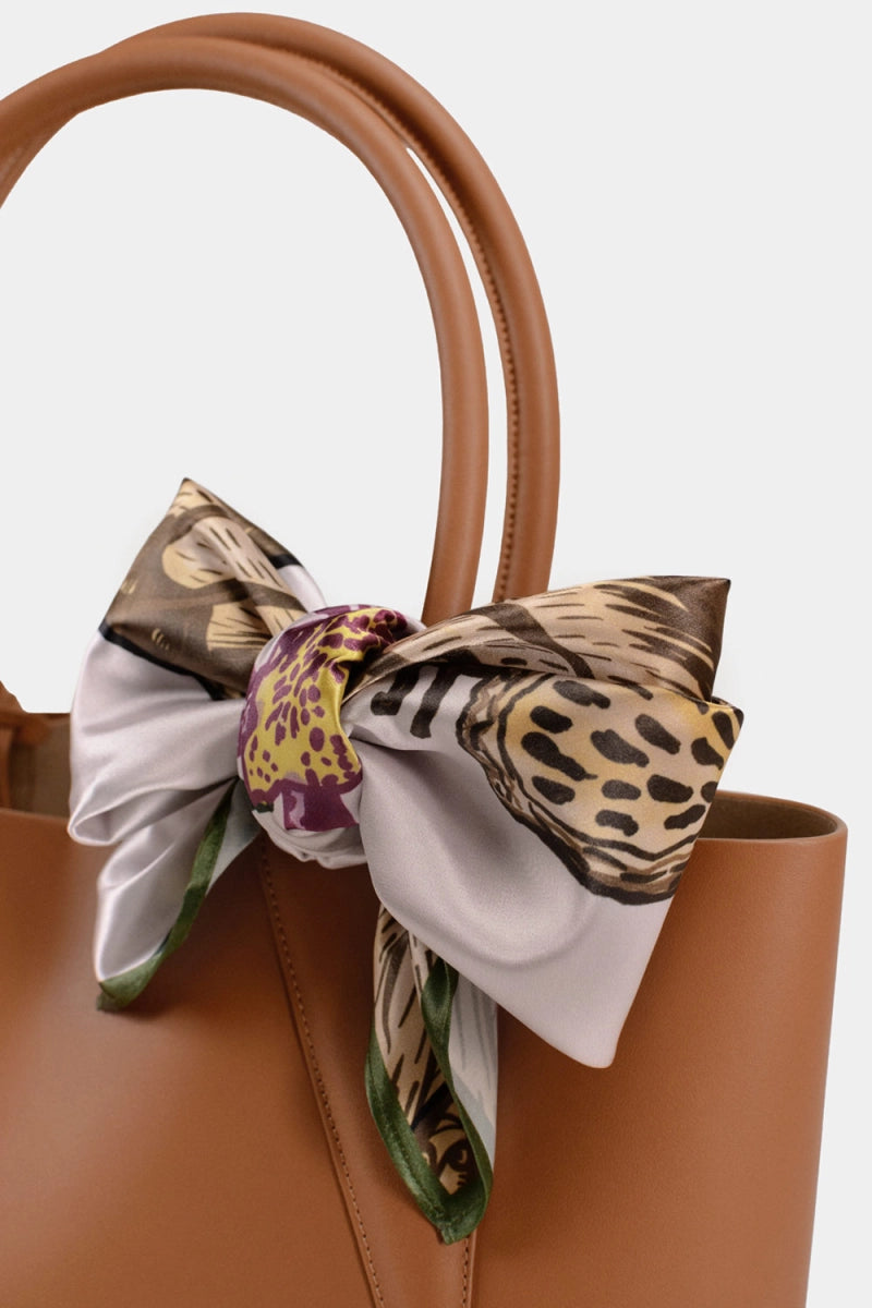 bolsa de diseñador con mascada elgante estilo pineda covalin