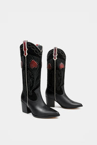 Botas de diseñador estilo Dolce&Gabanna con inspiración mexicana