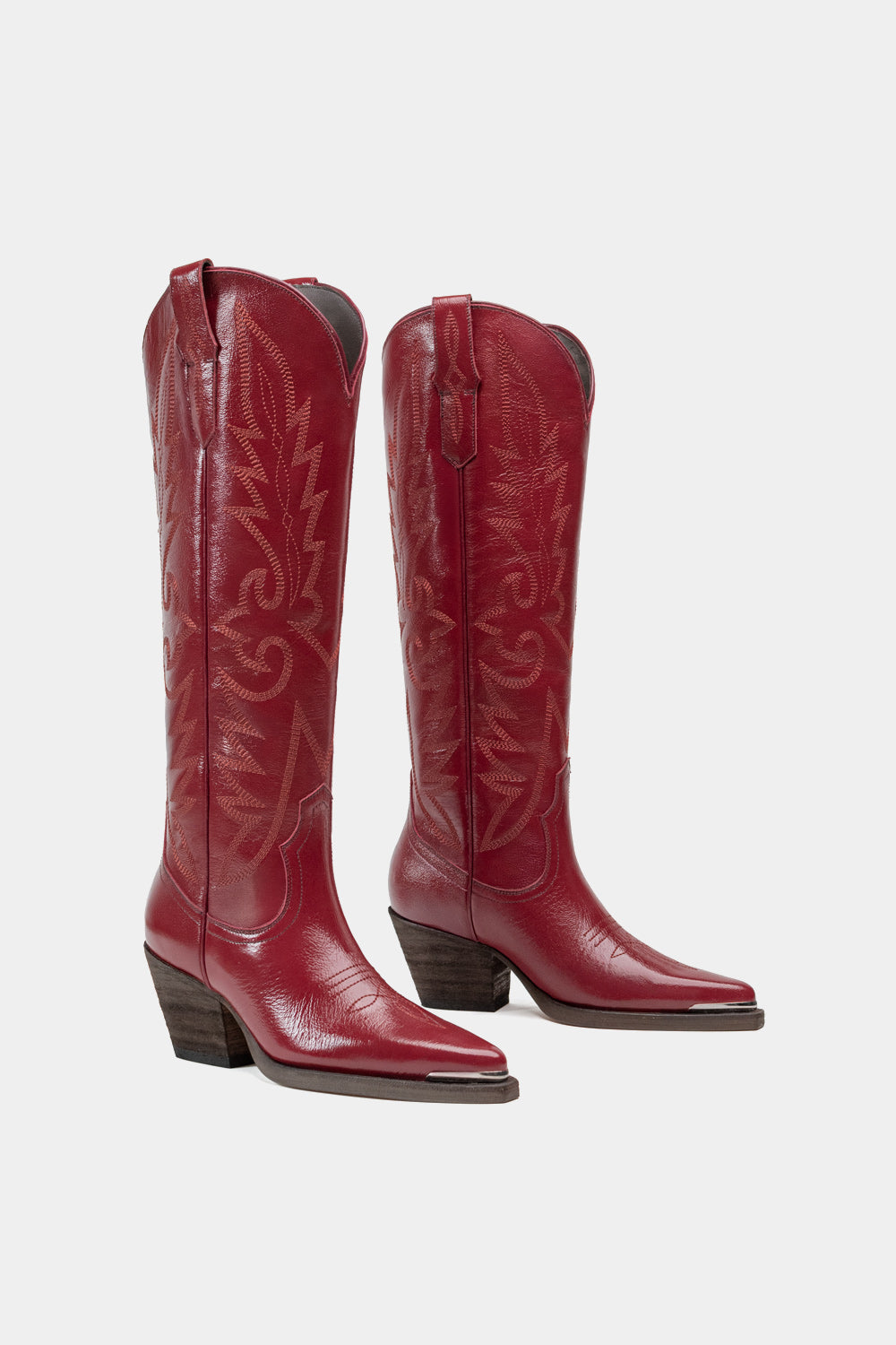 botas color red estilo chappel roan perfectas para un look western en la playa y coachella 
