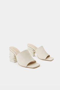 beach sandals

