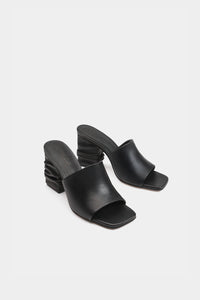 mules para mujer de piel color negro con tacon