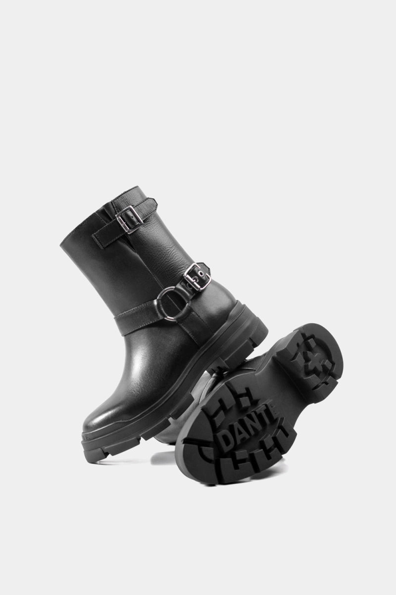 Bota corta negra con doble correa de hebilla