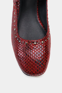 flats con detalles metalicos estilo lady gaga