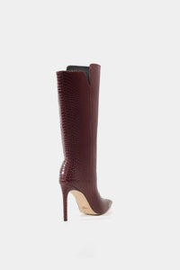 Botas de tacón alto para usar con falda corta