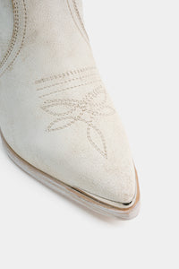 Botas de piel con acabados artesanales hechas en mexico 