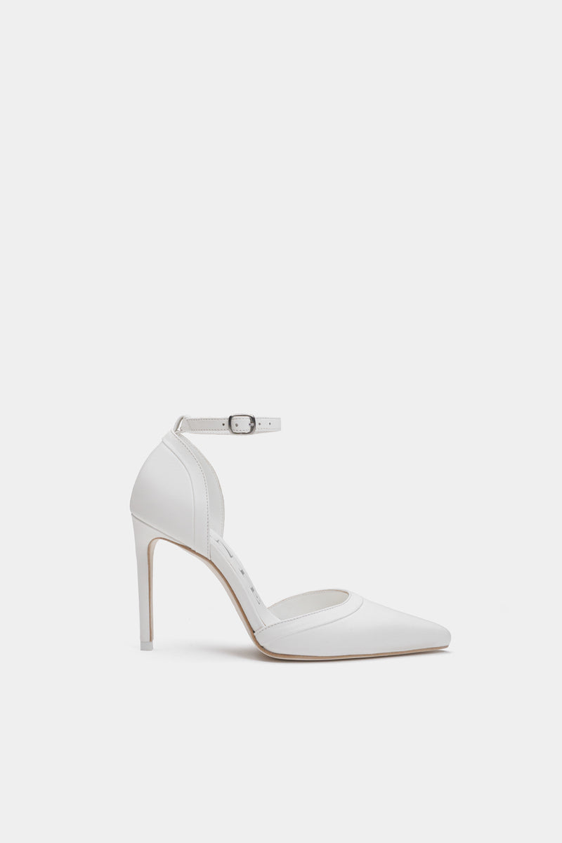 Zayra White