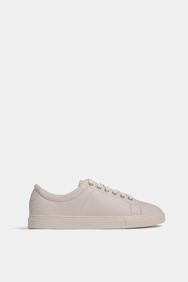sneakers preppy estilo old money color hueso 