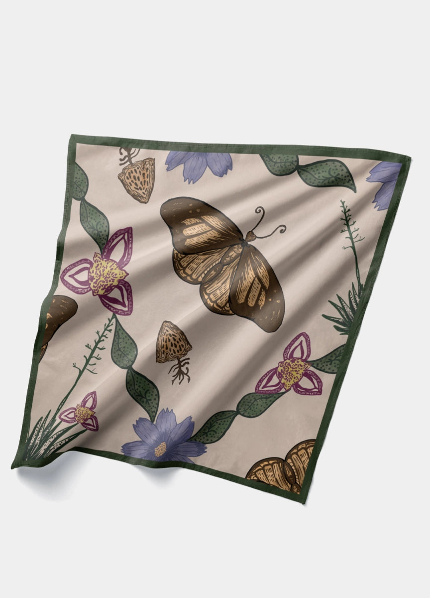 mascada de diseñador mexicano inspirada en mariposas monarcas