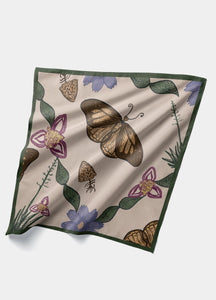 mascada de diseñador mexicano inspirada en mariposas monarcas