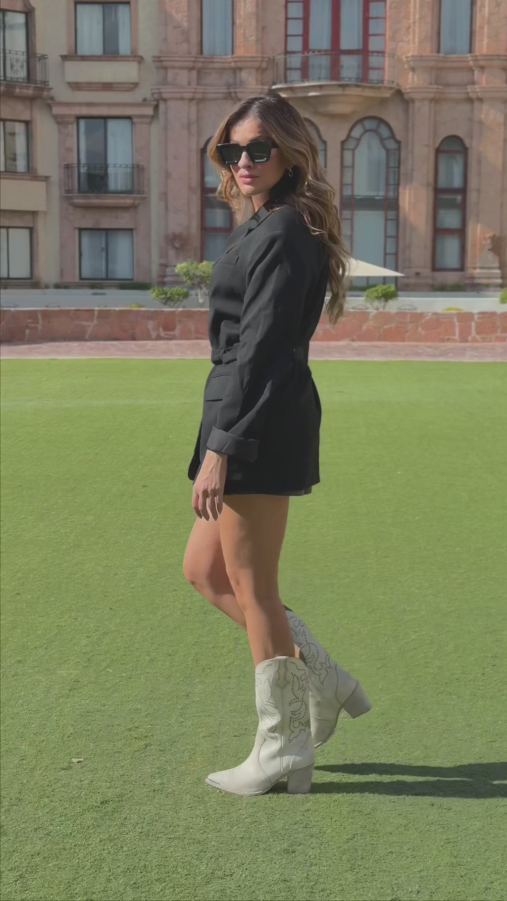 white fashion leather boots for a sunny day - botas de mujer